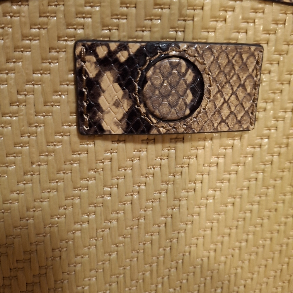 Michael Kors Izzy Meduim Fan Straw Tote - Picture 15 of 16